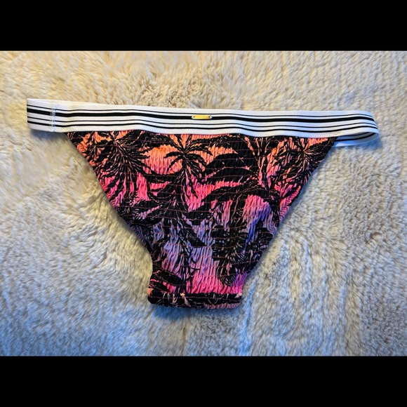 VS Bikini Bottom M NWT - Picture 3 of 4